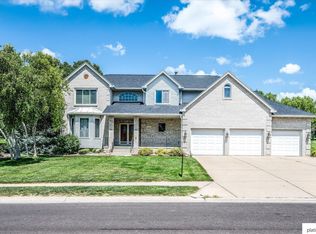 1206 Norton Dr, Papillion, NE 68046