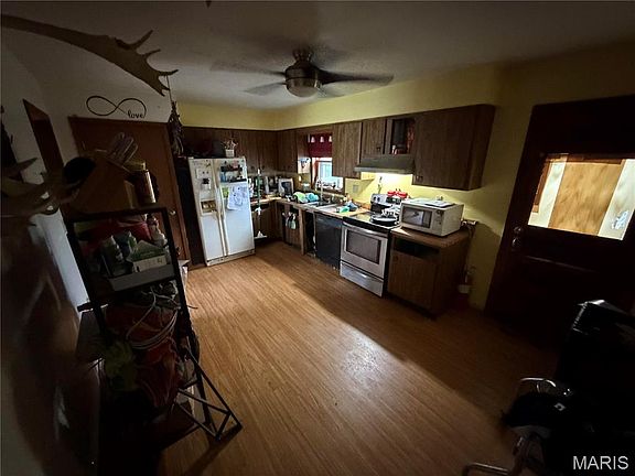 4th image of 1001 Hilldell Dr
