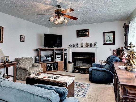 4th image of 219 Loch Haven Dr