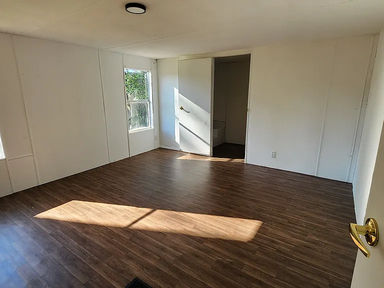 923 Mercedes St #15 — Photo 7