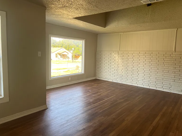 804 E Cantey St — Photo 3