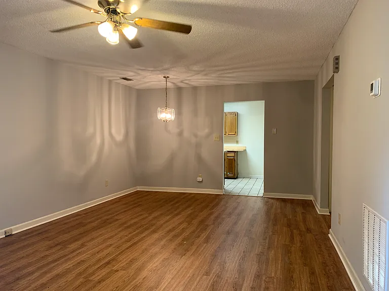 453 Kenilworth Rd #C — Photo 2