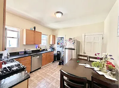 53 Hillside St #3A — Photo 4