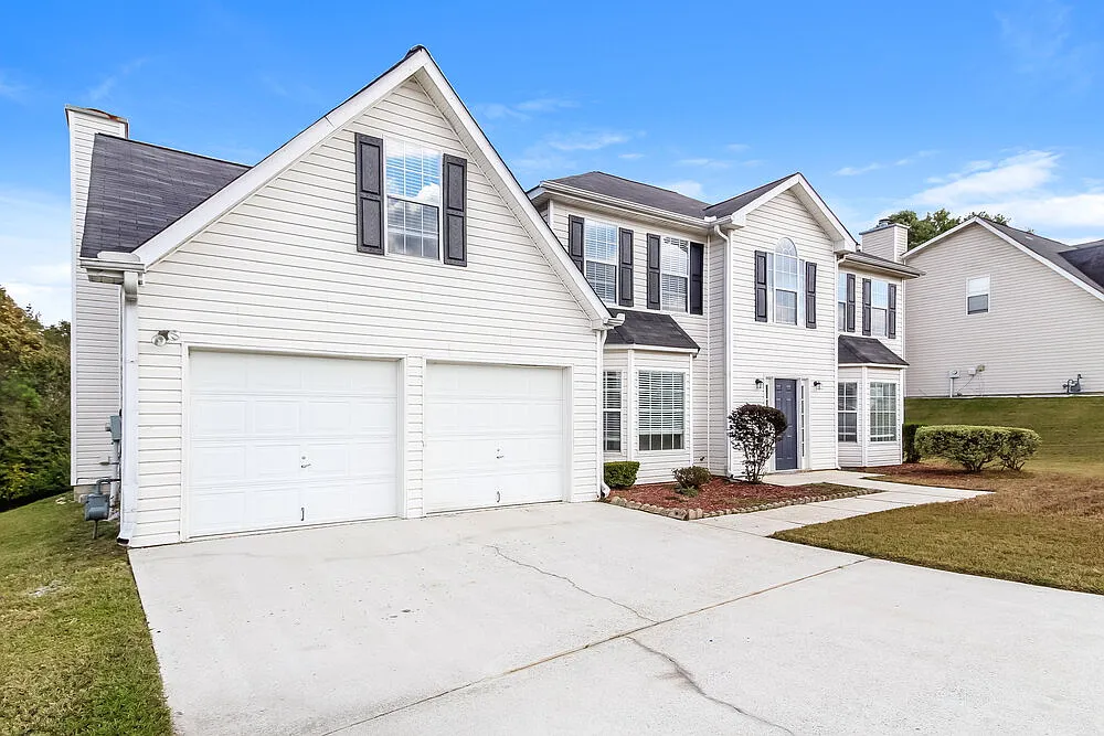 4 bed, 2.5 bath, 2518 sqft, $2,590 — Photo 1