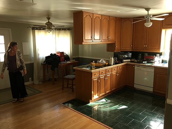3rd image of 455 S Decatur St