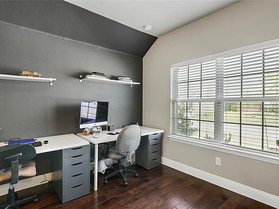 5th image of 921 Goldenmist Dr