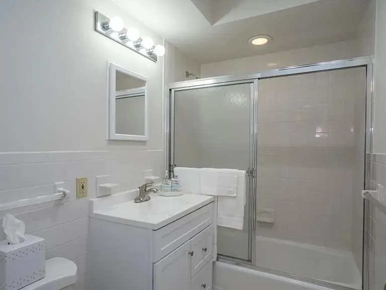 887 Farmington Ave #1E — Photo 15