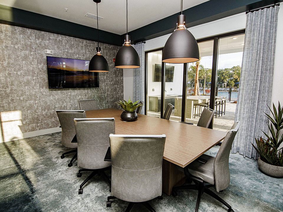 The Crossing at Palm Aire apartments community photo