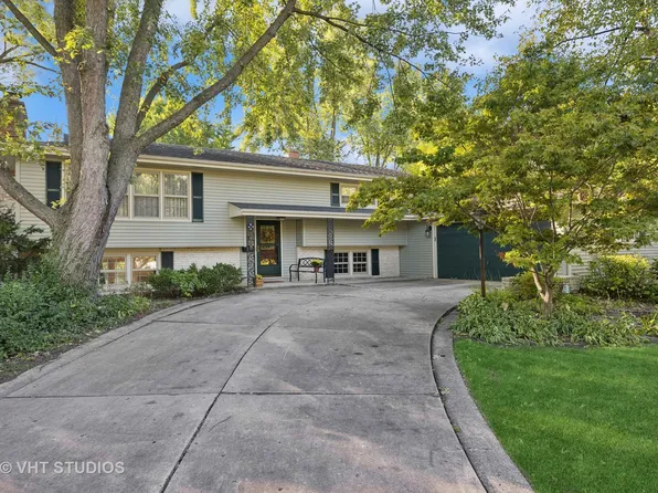 450 W Gartner Rd, Naperville, IL 60540