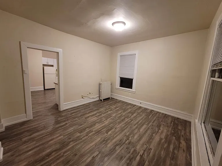 5033 Brooklyn Ave NE #10 — Photo 3