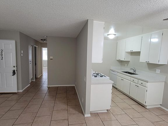 5th image of 1124 E 2nd St #202