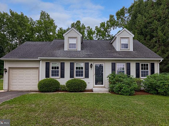 2nd image of 303 Parkwood Dr
