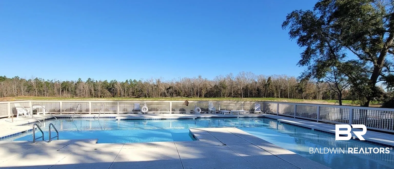 4 bed, 2.0 bath, 2031 sqft, $2,400 — Photo 2
