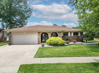 6845 Little Creek Dr, Troy, MI