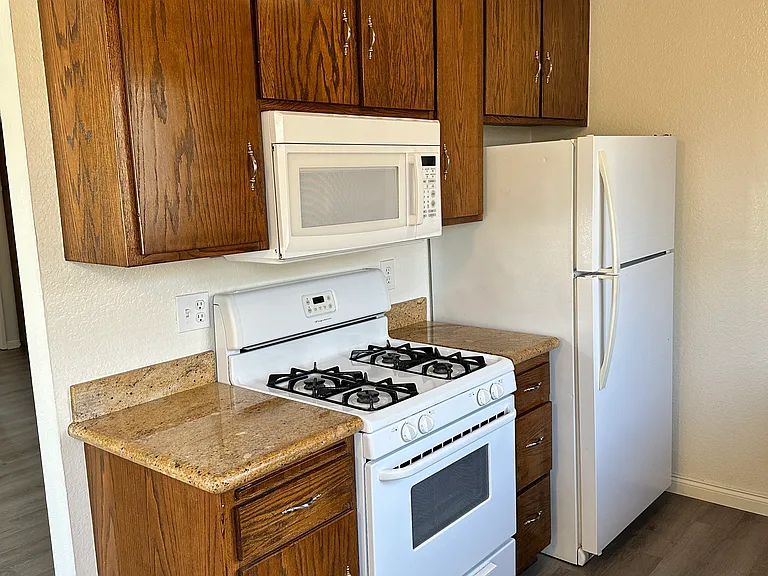 10933 Moorpark St #5 — Photo 16