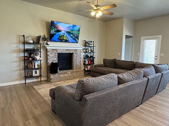 3rd image of 6725 Blue Sky St