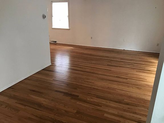 3rd image of 7 Cloverdale Ave