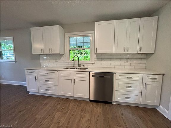 5th image of 1352 Calvert Dr