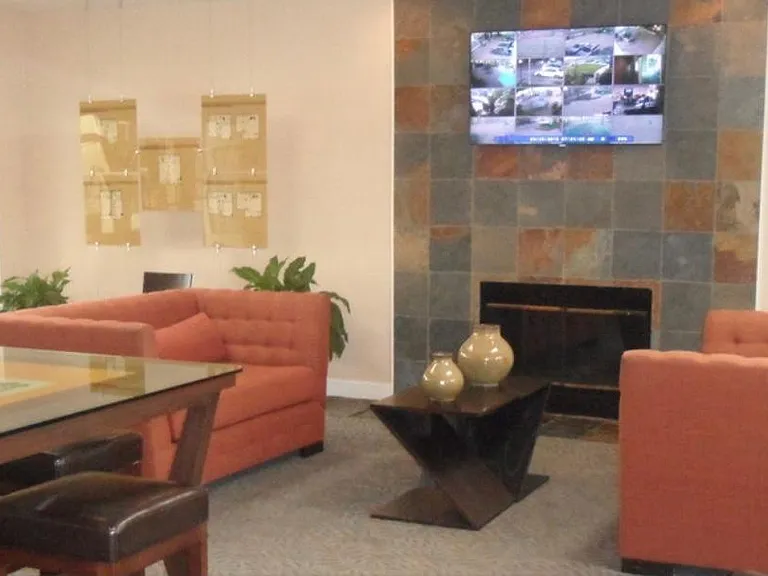 2160 Highpointe Dr #208 — Photo 23