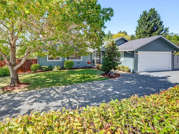 529 Broadway St, Rogue River, OR 97537