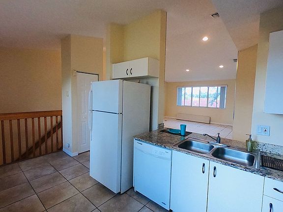 3rd image of 21315 NE 8th Ct APT 8