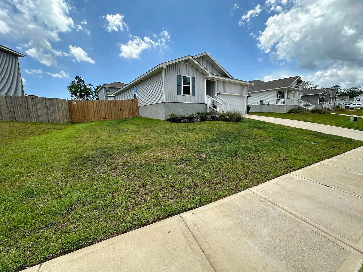 4 bed, 1387 sqft, $2,200 — Photo 2