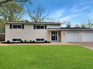 32 Scarsdale Rd, Montgomery, IL 60538