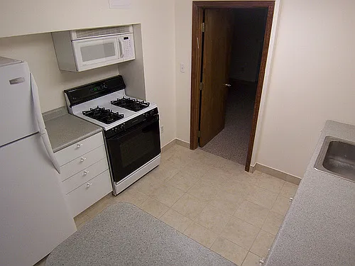 3253 N Summit Avenue — Photo 3