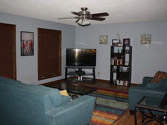 4th image of 107 E Hardin Dr