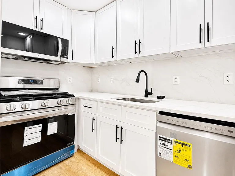 133 Grand St #1 — Photo 4