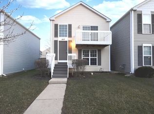 1657 Victoria Park Cir, Aurora, IL 60504