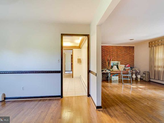 5th image of 8414 Briarmont Ln