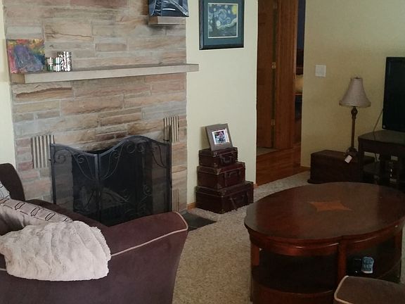 Living Room w/Gas Fireplace
