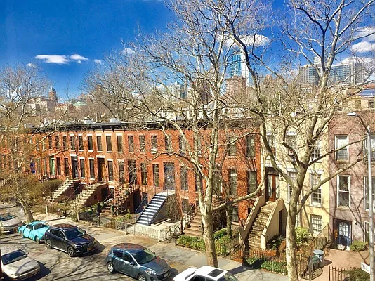 Rented by Remax Real Estate Professionals | media 28