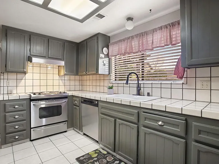 5205 Verdi Way — Photo 37