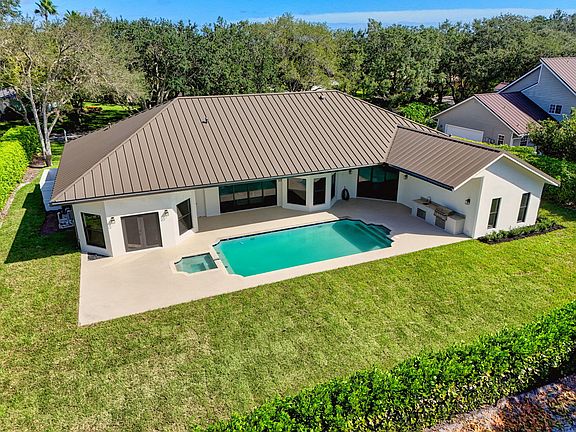 3rd image of 18240 SE Heritage Drive