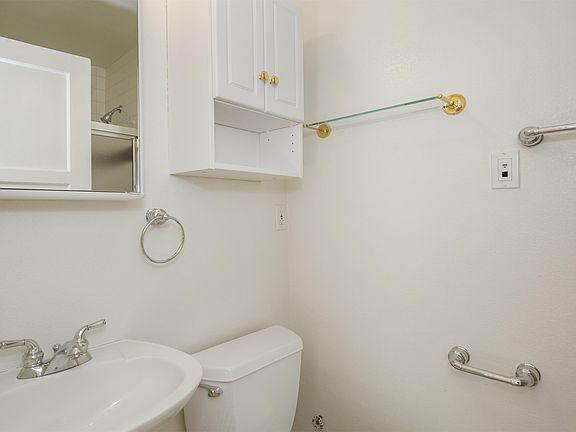5th image of 2123 4th Ave N APT B