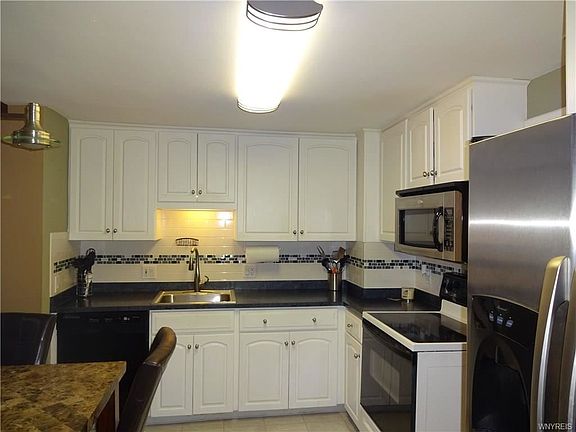 3rd image of 48 Saint Johns Ave