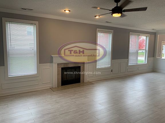 4th image of 10628 Virginia Ave