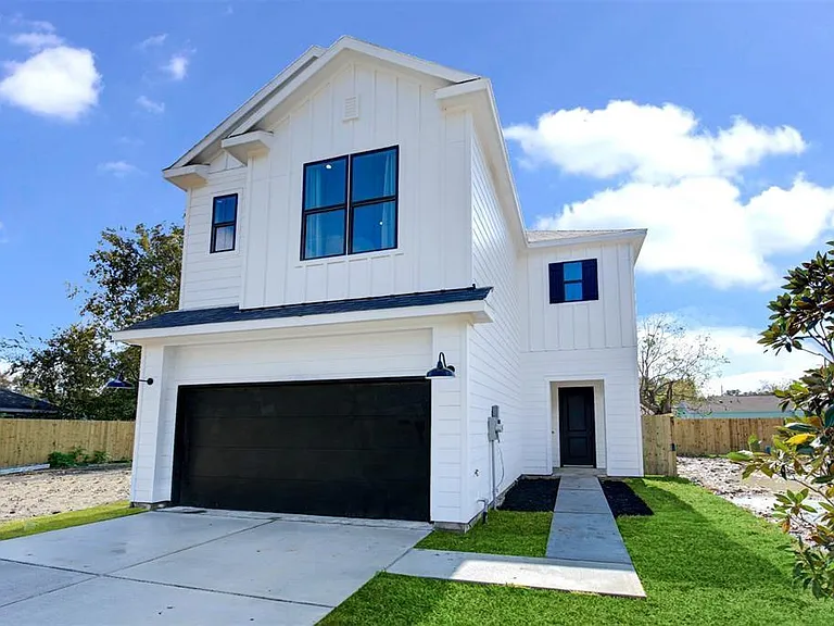 5310 Denmark St — Photo 1