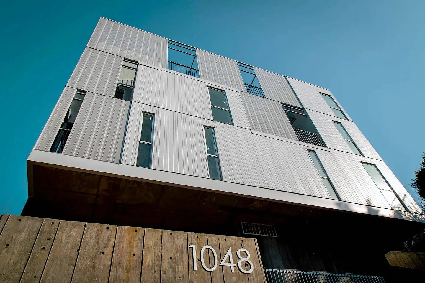 1048 Manzanita — Photo 2