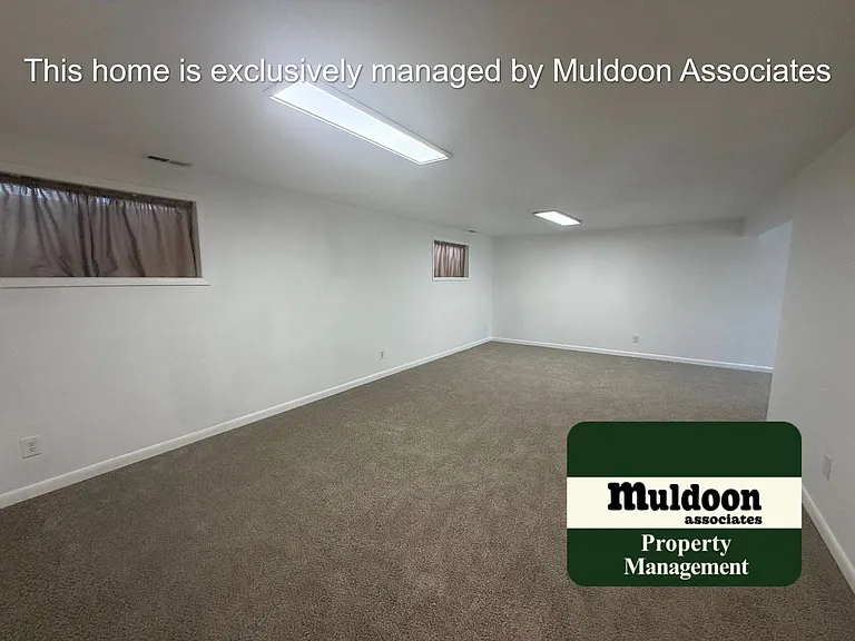 2958 Roche Dr N — Photo 21
