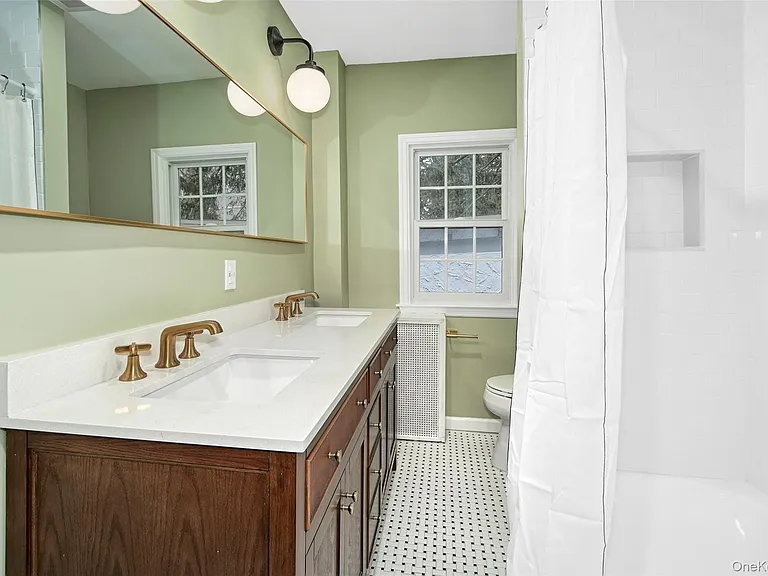 319 Oakland Beach Ave — Photo 13