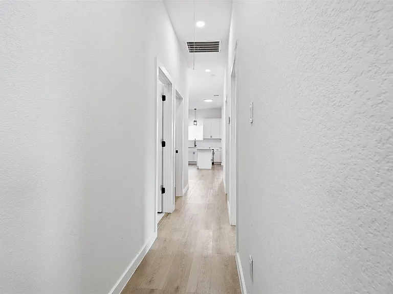 405 Clearwater St #A — Photo 14