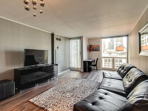 4th image of 200 N Dearborn St #32XX