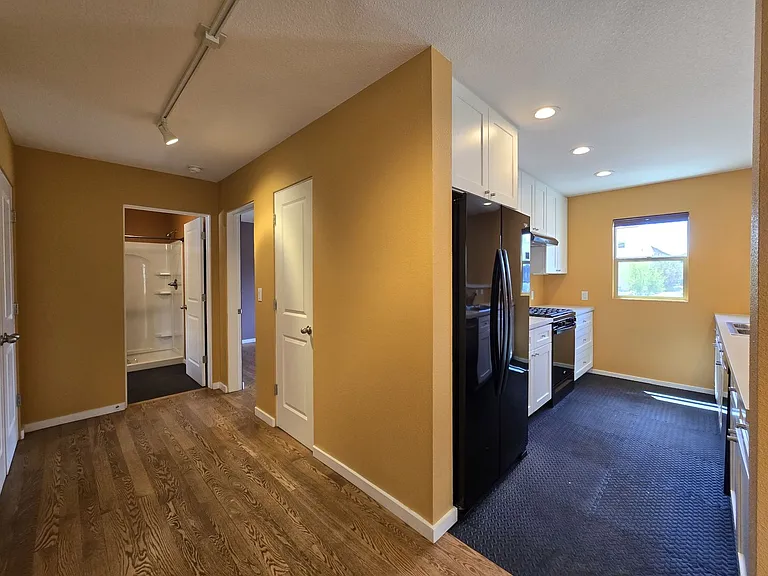 2180 W Alameda St #14 — Photo 9