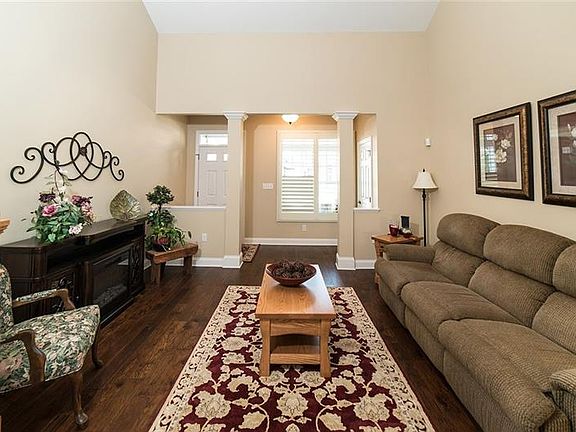4th image of 1125 Scepter Ln W