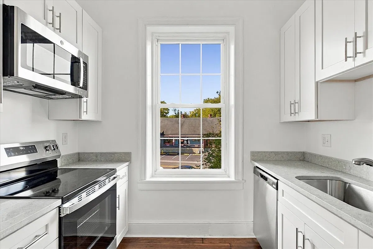 1 bed, 700 sqft, $1,595 — Photo 3
