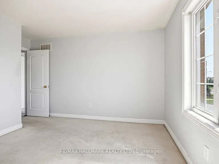 33 Tomabrook Cres — Photo 24