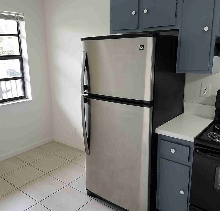 1st image of 4173 Lakeside Dr #4173